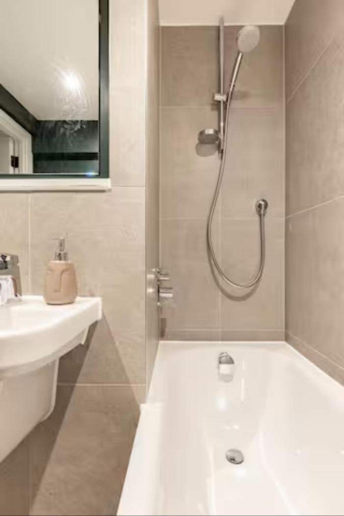 Two Bedrooms Exquisite En-Suite Apartment Deansgate 맨체스터 외부 사진